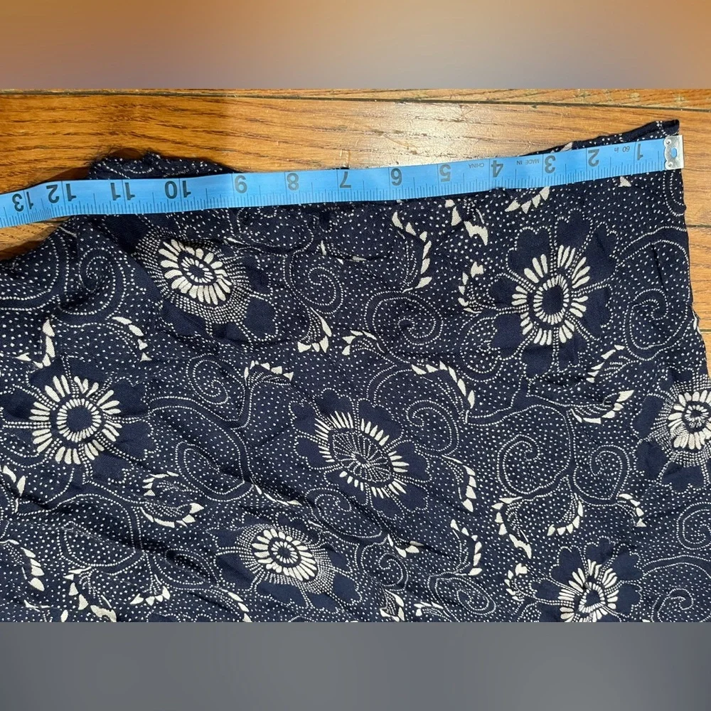 LOFT Navy and White Floral Fabric - Picture 4 of 6